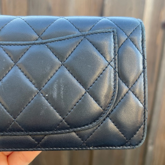 Chanel Vintage Quilted Yen Wallet in Black, Lambskin, and Silver Hardware - Picture 5 of 13
